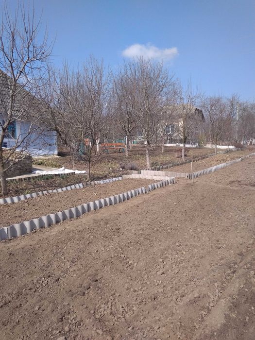 Два невеликих будинки  під дачу