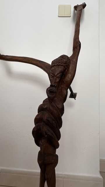 Cristo africano em madeira esculpido à mão (muito antigo)