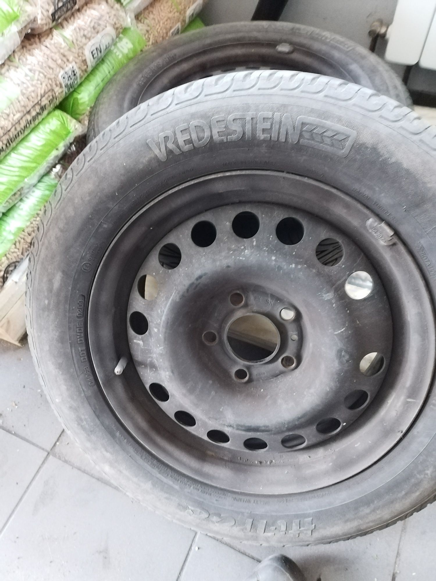 Opony z felgami 195/65 R15