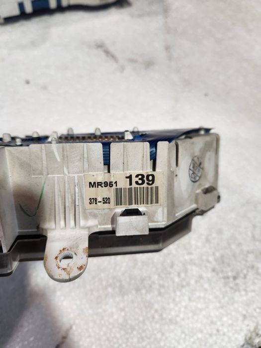 Панель приборов Mitsubishi Pajero Wagon III 3.2 DID щиток MR951139