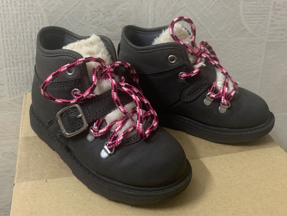 Продам чобітки для дівчинки, Carter's, C8, 16 см
