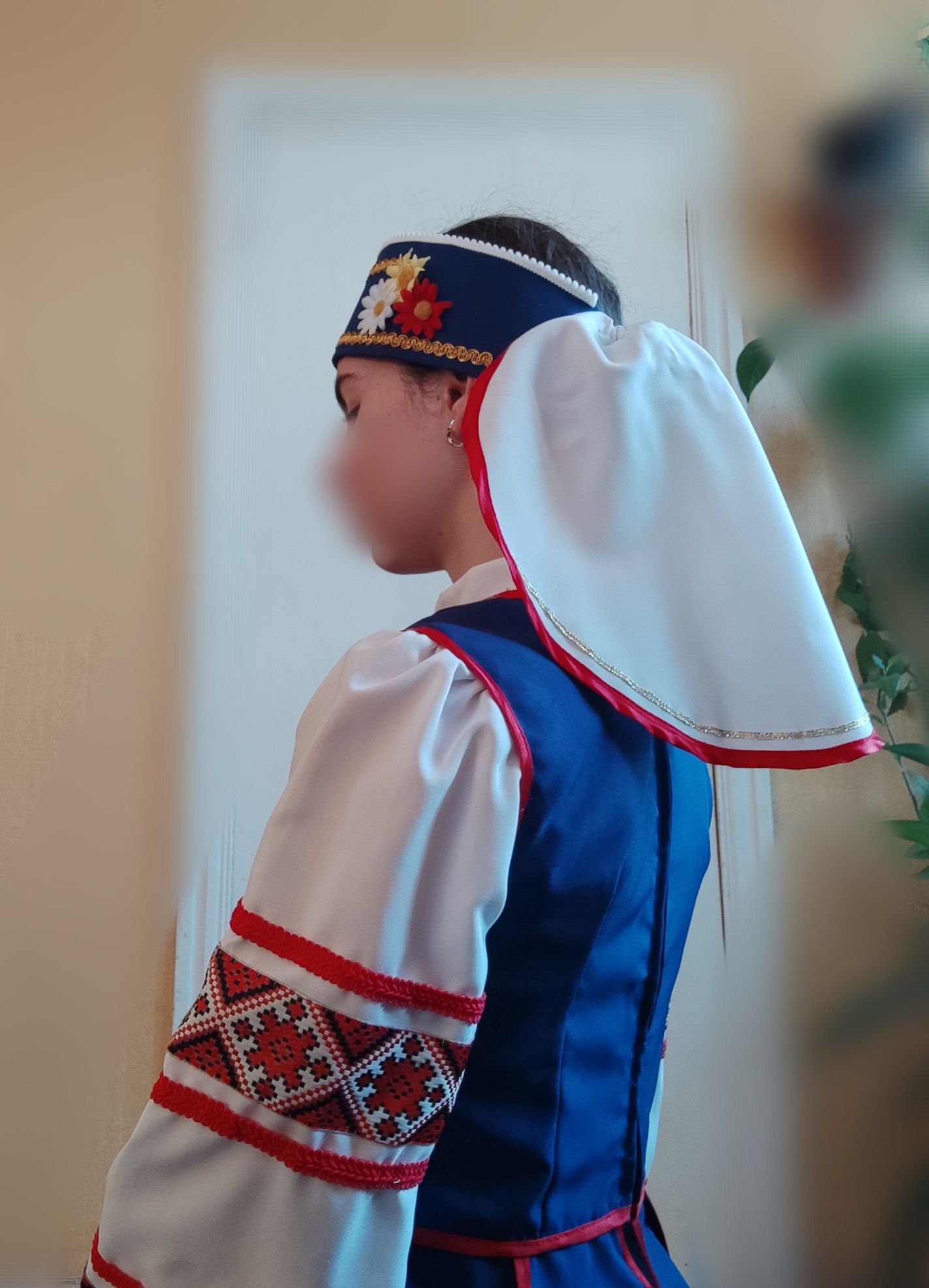 Український національний костюм. Вишиванка зі спідницею