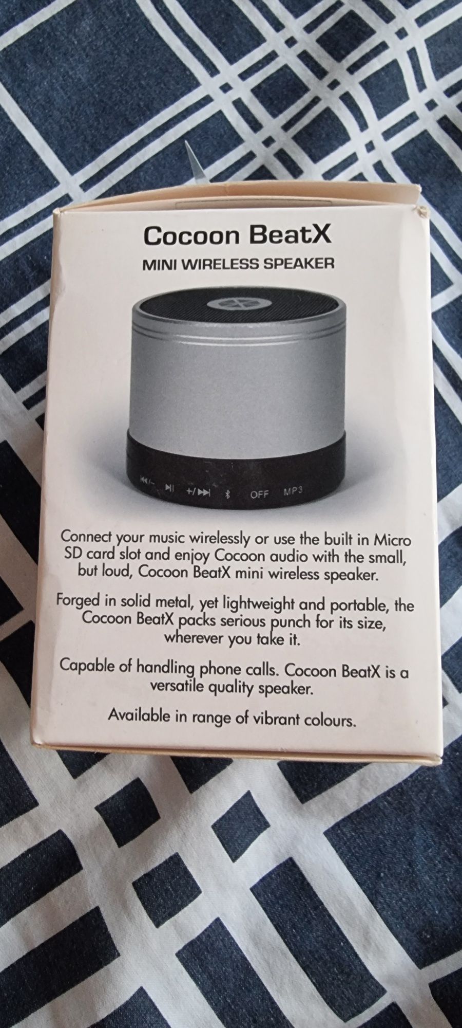 Glosnik bezprzewodowy bluetooth z wbudowanym radiem i akumulatorem.