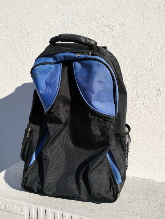 Mochila mala com rodas e troley