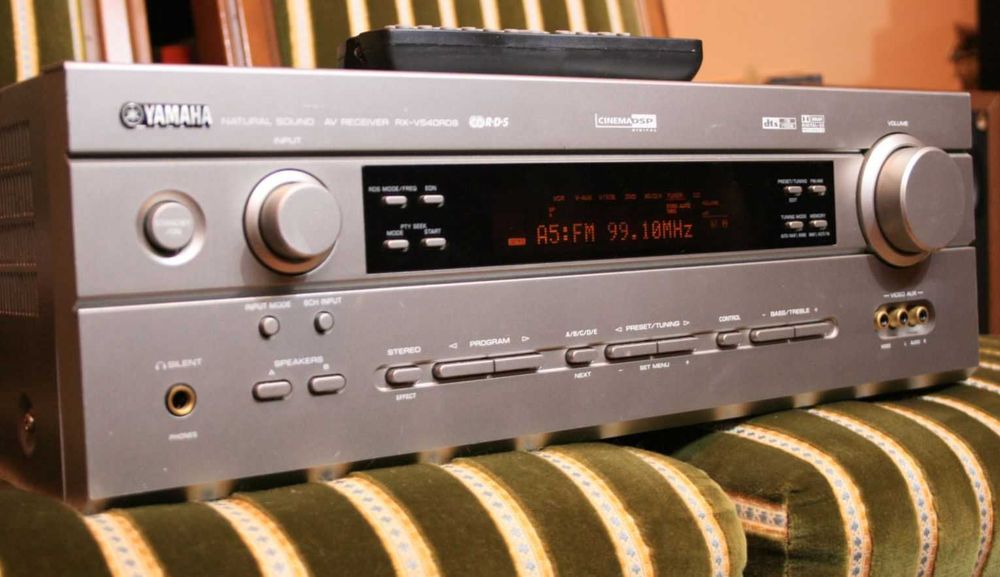 Amplituner Yamaha RX-V540 z pilotem mocny i sprawny