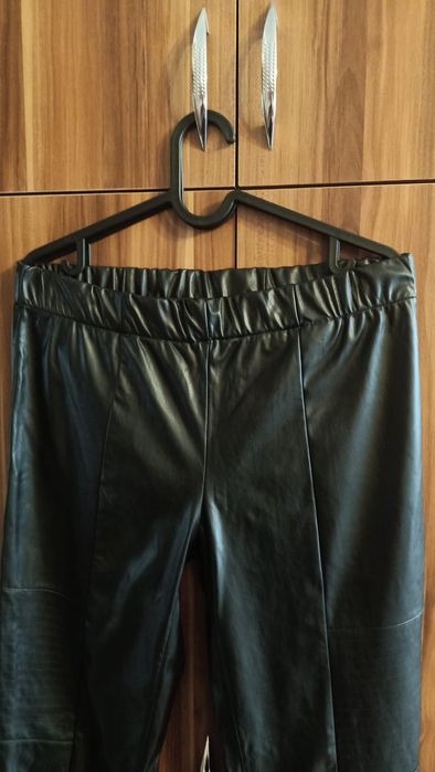 Spodnie czarne obcisłe imitujące skórę