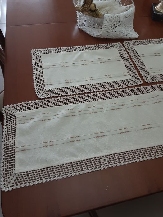 Conjunto  de panos de quarto  em tecido e croché  linha 12 bêje