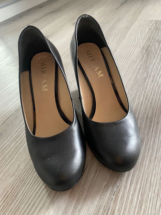 Czarne buty na koturnie r.37