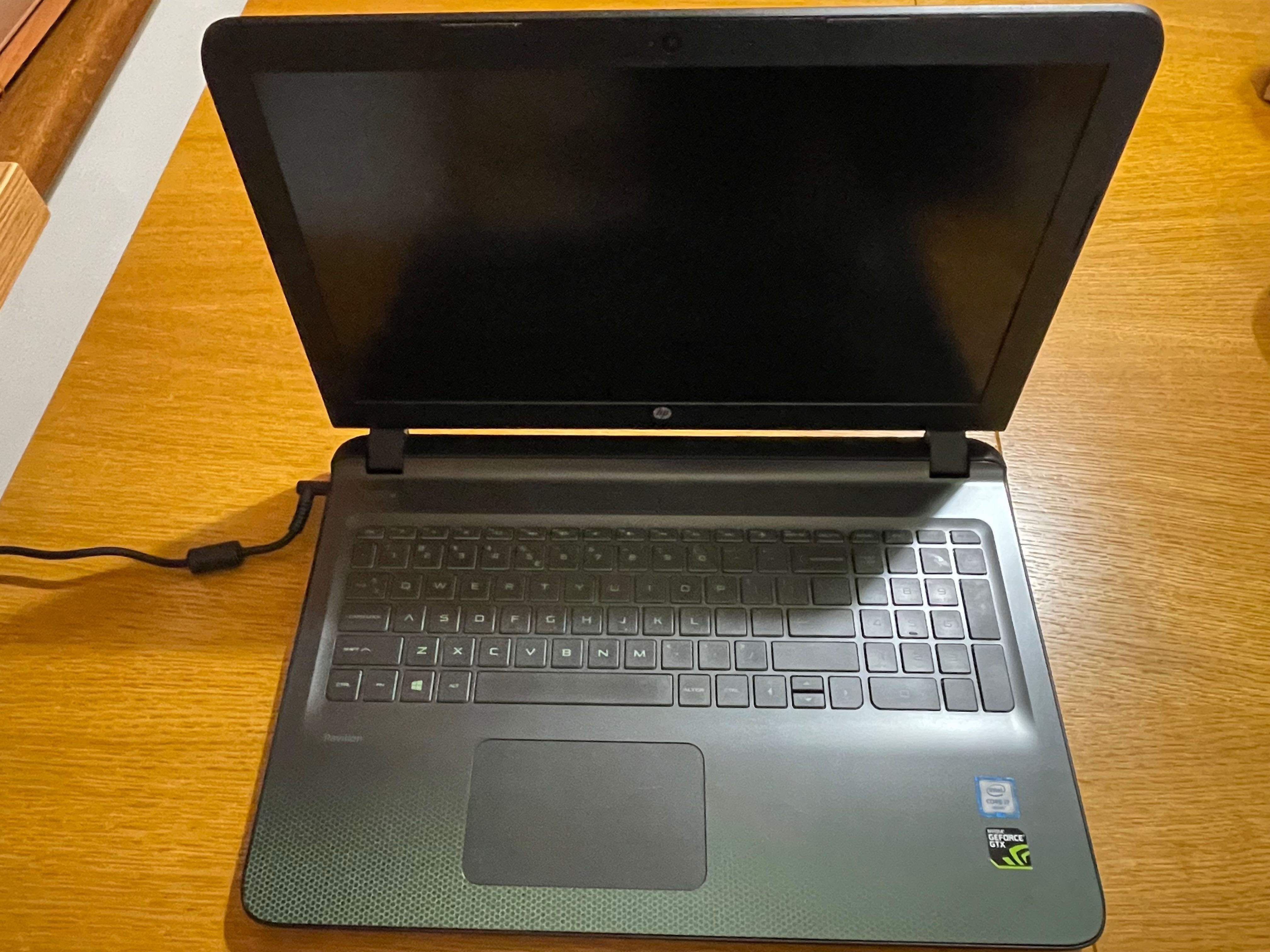 Laptop HP 15 ak077nw