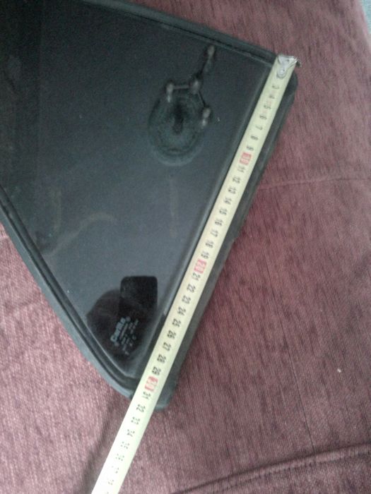 Стекло треугольное на заднюю дверь правую на Ford Eskort USA Стекло тр