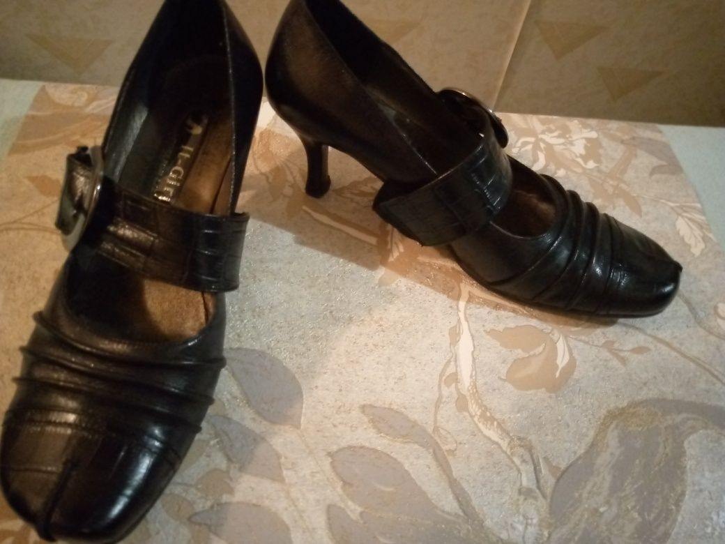 Туфли черные женские