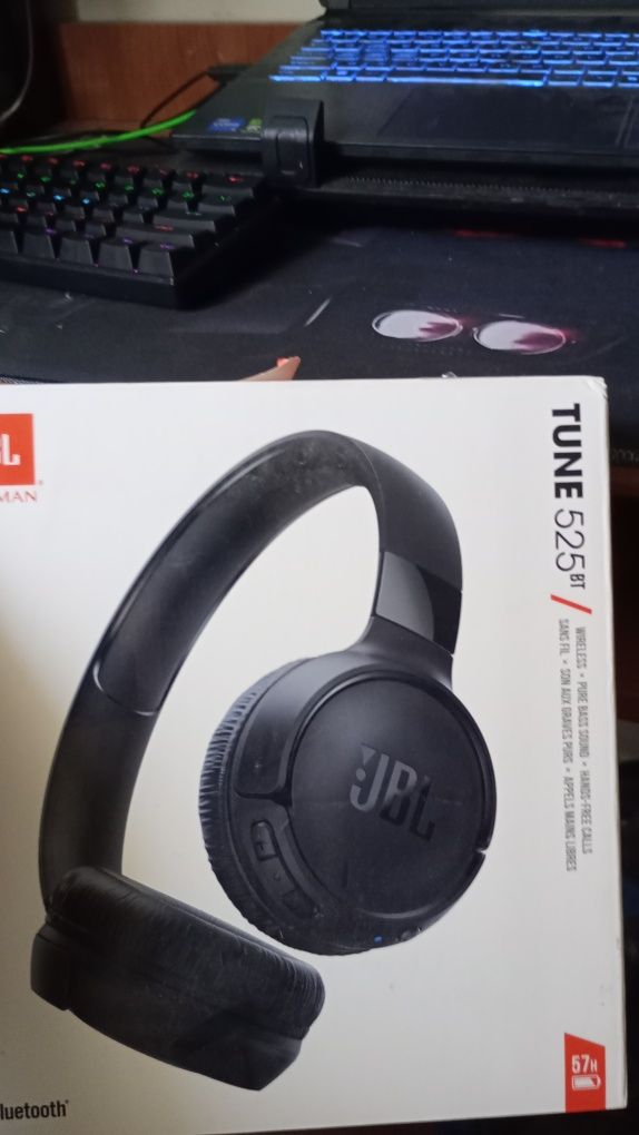 JBL Tune 525BT..