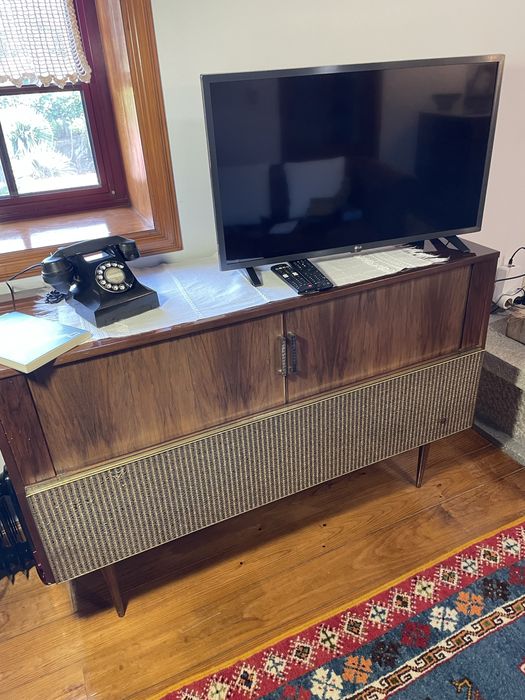 Movel radio giradiscos antigo