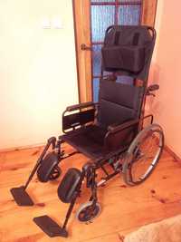 Wózek inwalidzki z zagłówkiem