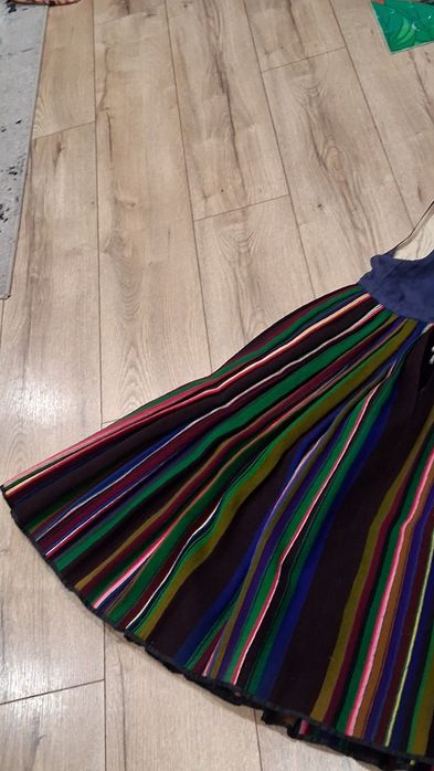 Sukienka ludowa wełniak Łowicka  dla szczupłej pani z prl  dół plisowo