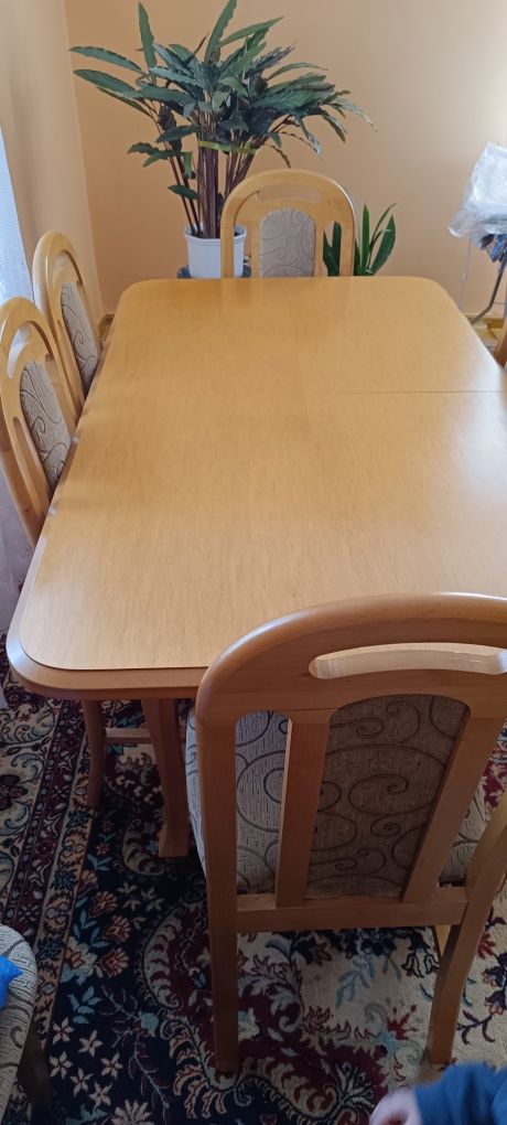Stół z 6 krzesłami zadbany stan bdb