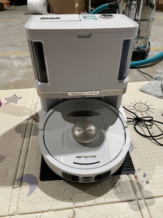 Robot sprzątający Shark PowerDetect NeverTouch Pro szary