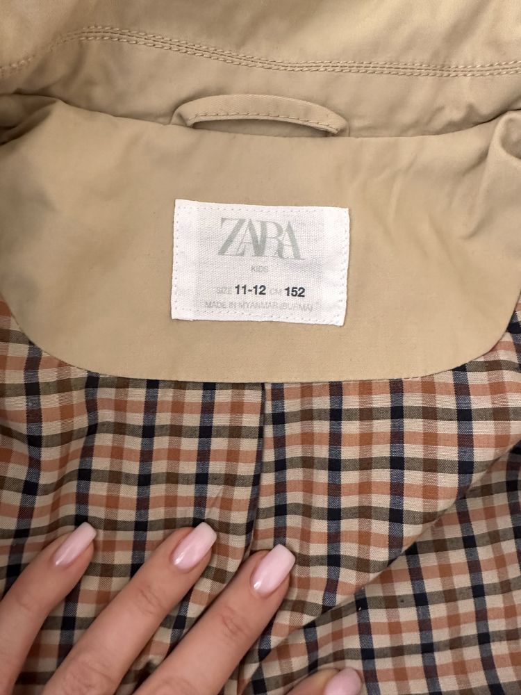 Стильний тренч Zara