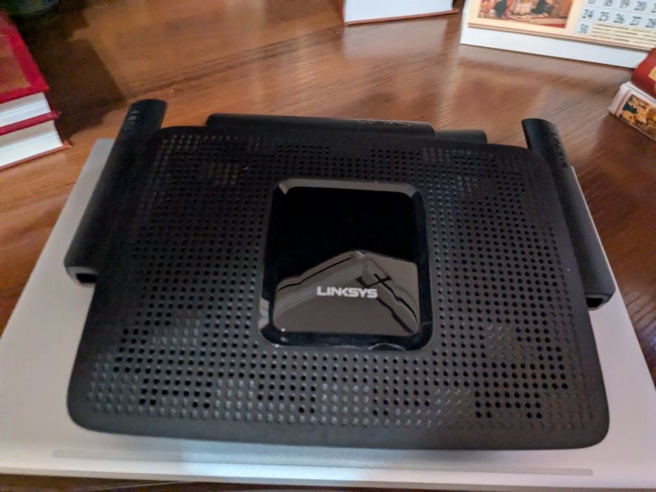 Роутер  Linksys MR8300 v.1.1