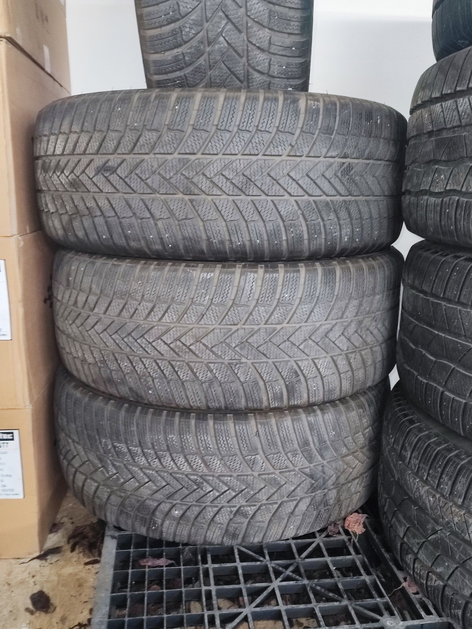 Opony zimowe 275/45 r21