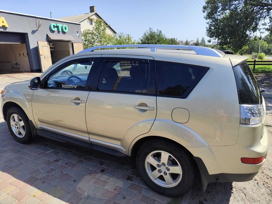 Продам  Mitsubishi OUTLANDER XL