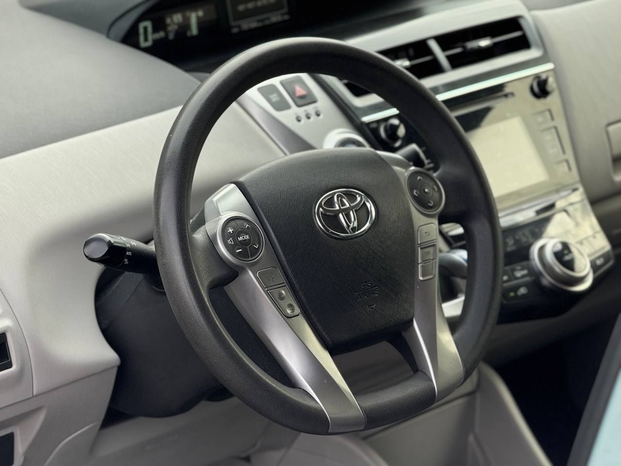 Toyota Prius V 2016 року, 1.8 гібрид, автомат, передній привід, 113т.к