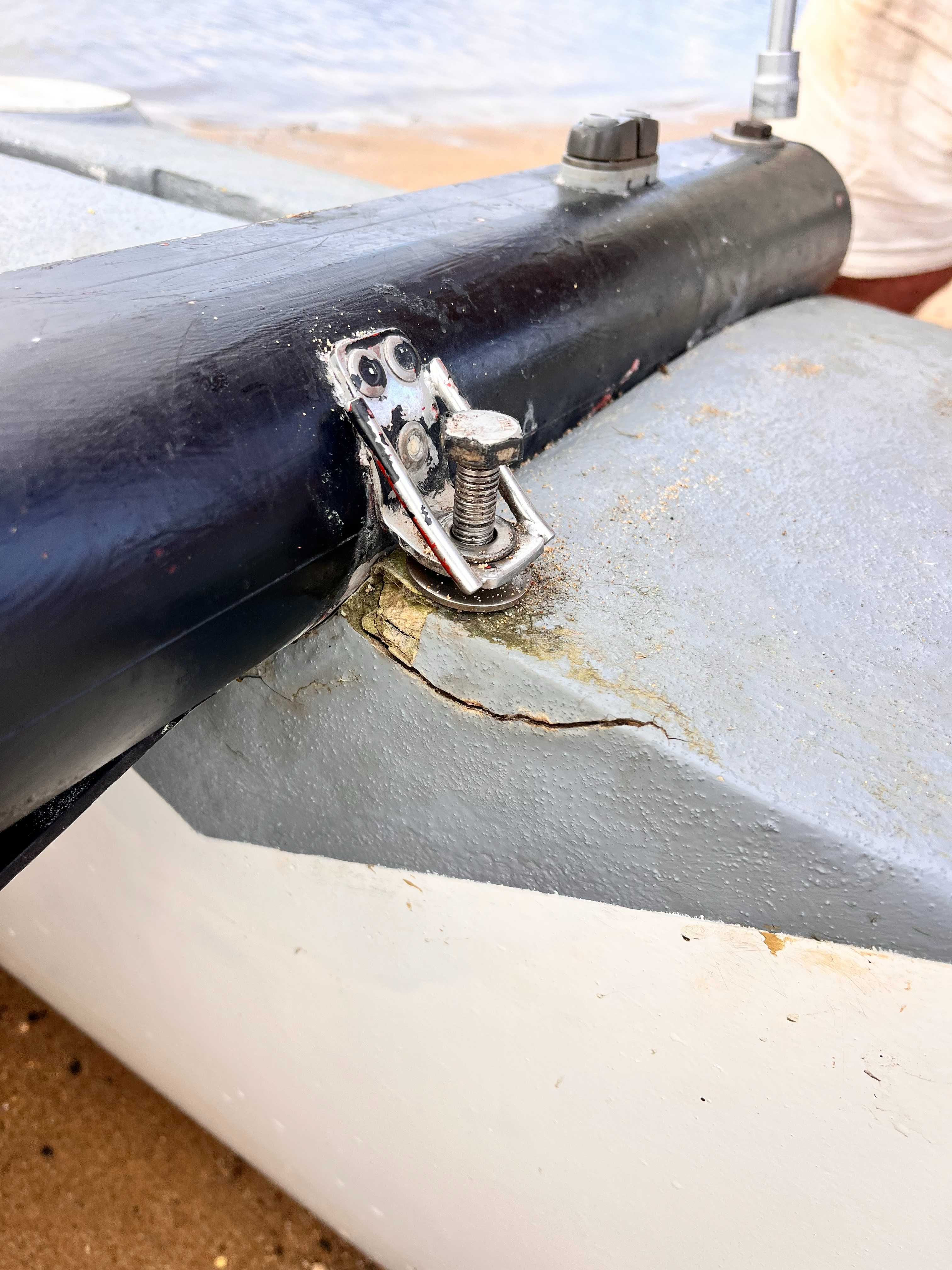Tornado Catamarã Clássico à venda – com atrelado alemão top!