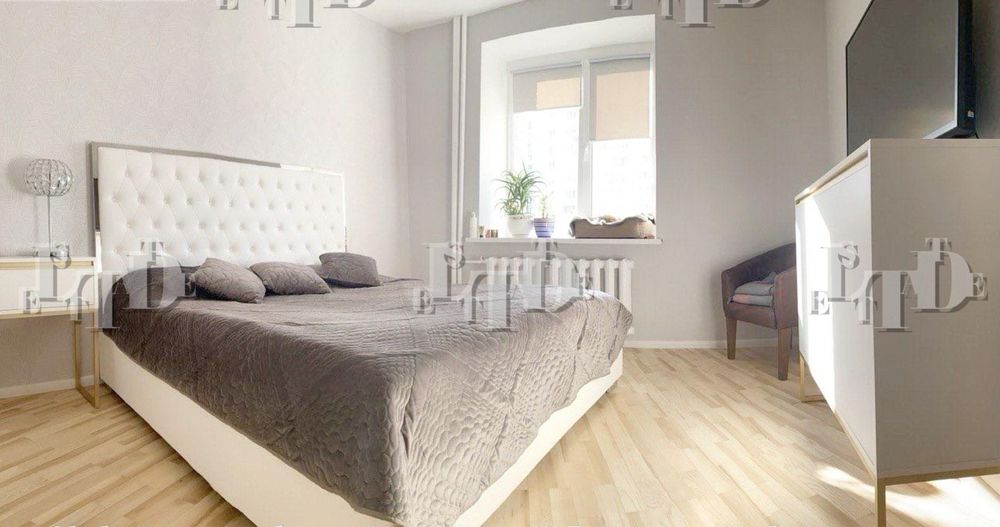 Продам 3-кімнатну квартиру Солом'янський район. EN