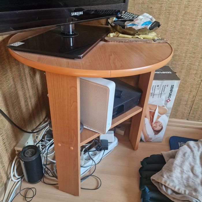 Stolik okrągły z półką