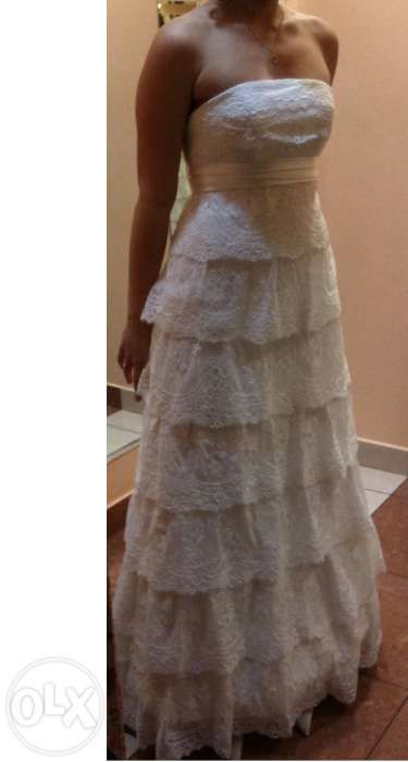 Suknia ślubna Savannah z hiszpańskiej koroni z długim welonem