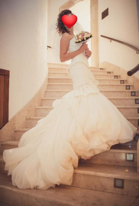 Весільна сукня, кольору айворі