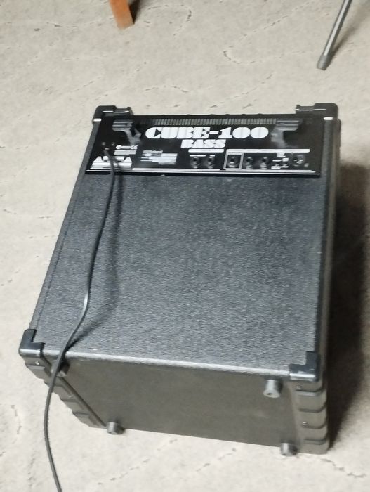 100 vatt басовий комбік Roland Cube 100 Bass