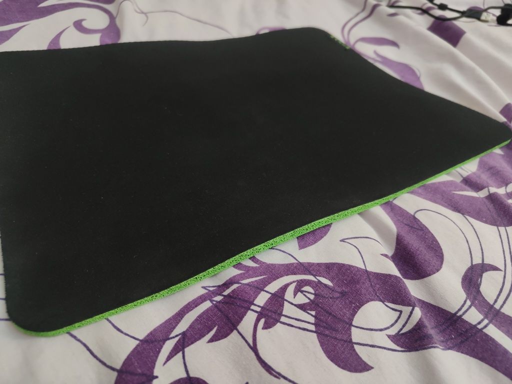 Продам игровой коврик Razer gigantus v2 medium