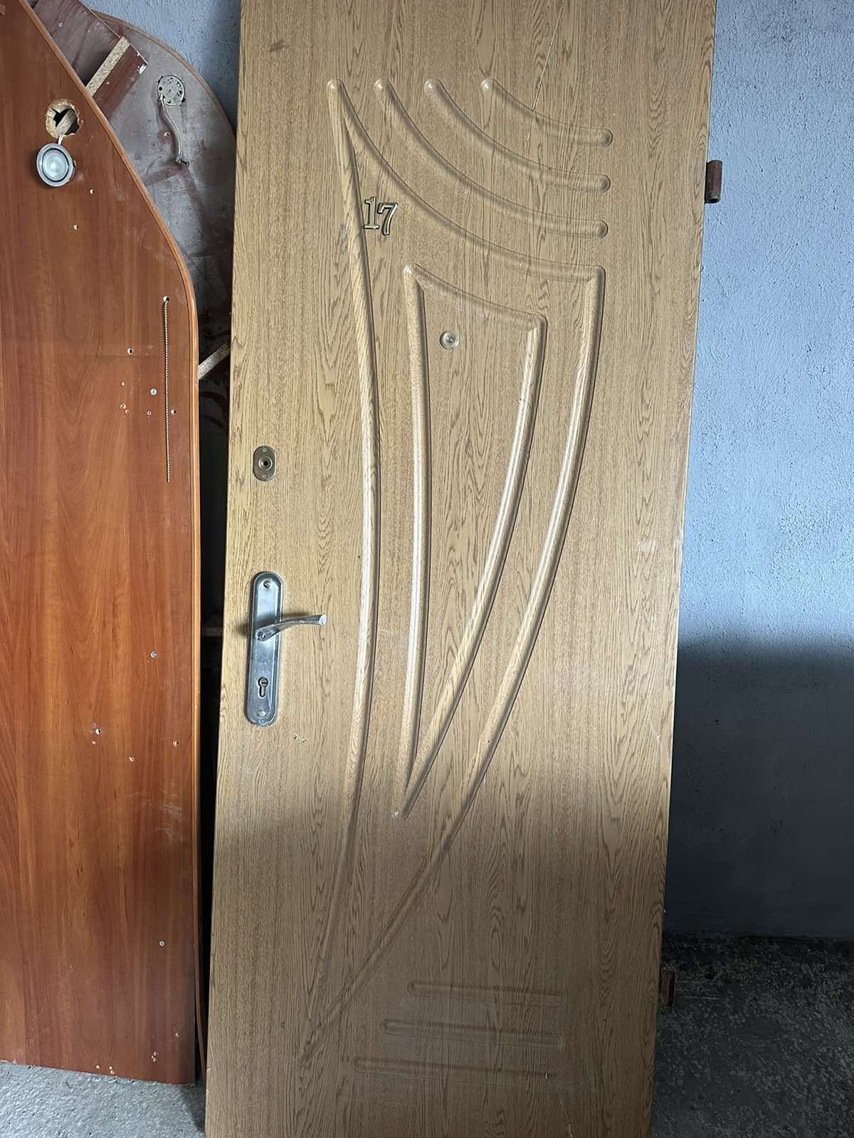 Продам двері б/y