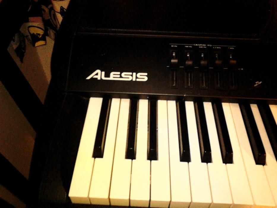 Piano profissional Alesis