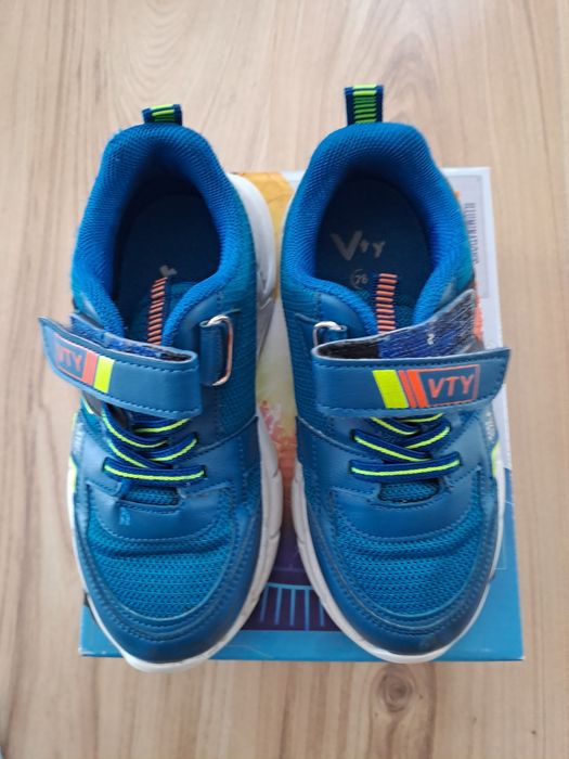 Adidasy chłopięce 28