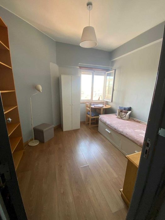 Quarto em zona de prestigio - Campo Grande/Alvalade