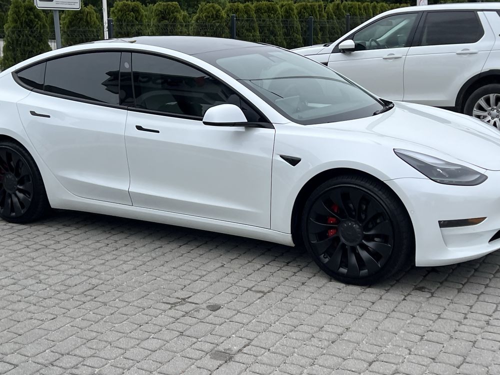 Продам Tesla 3 PERFORMANCE