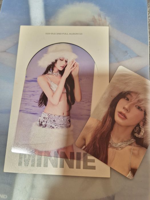 альбом "2" южнокорейской гёрл-группы (G)I-DLE.