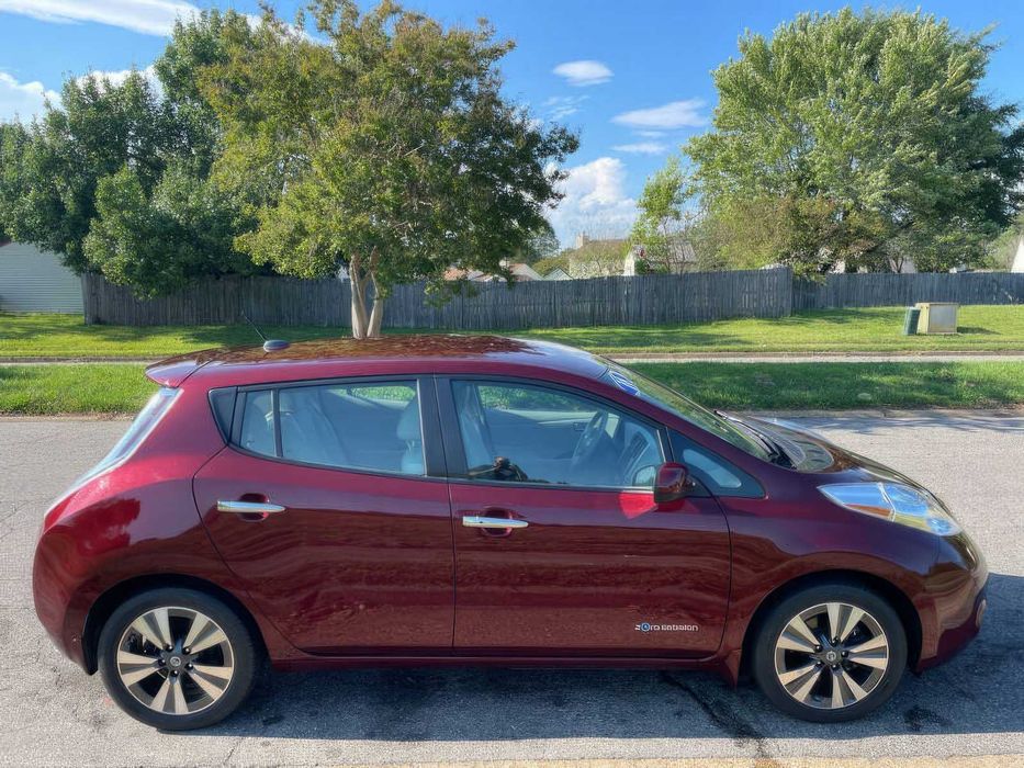 Nissan LEAF SL      2016