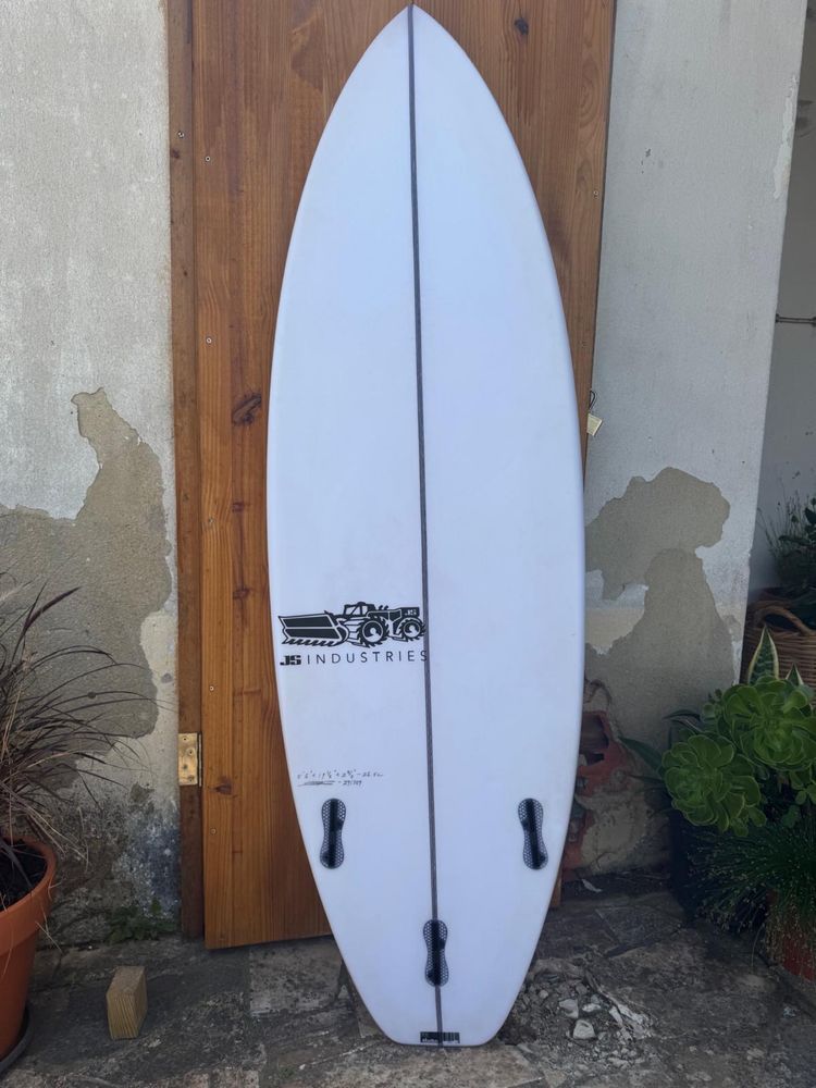 Prancha de Surf JS Xero 5'6 x 19 1/8 x 2 3/8 26.5L