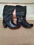 Botas cano alto em bom estado