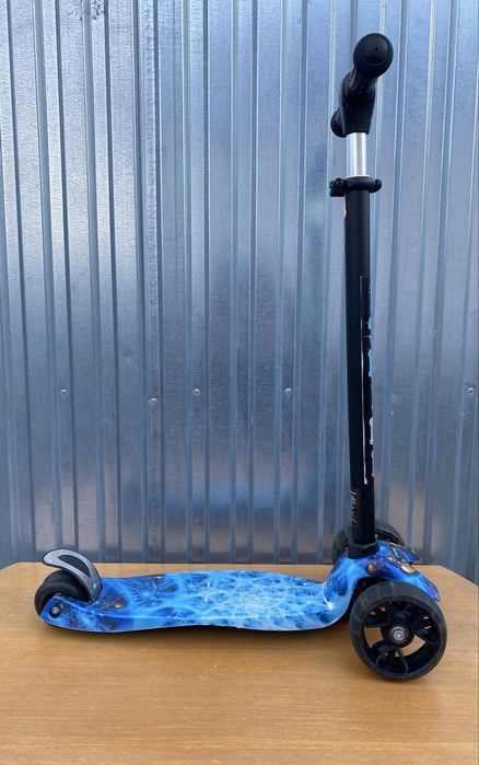 Дитячий триколісний самокат