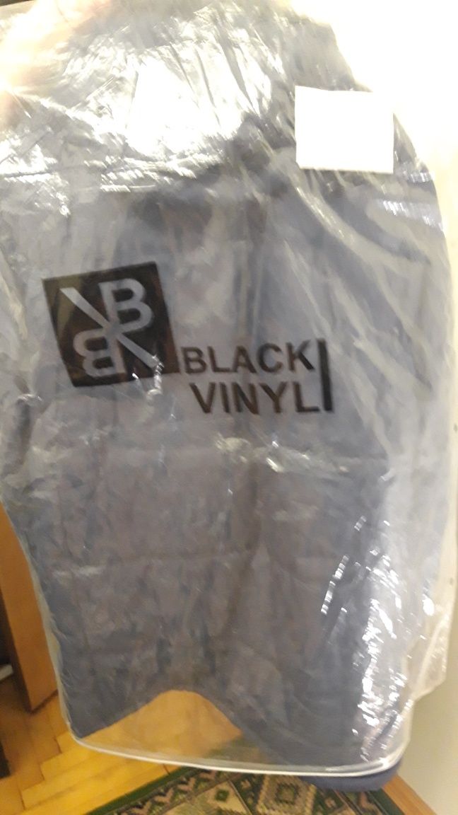 Продаж куртки нова Black vinyl