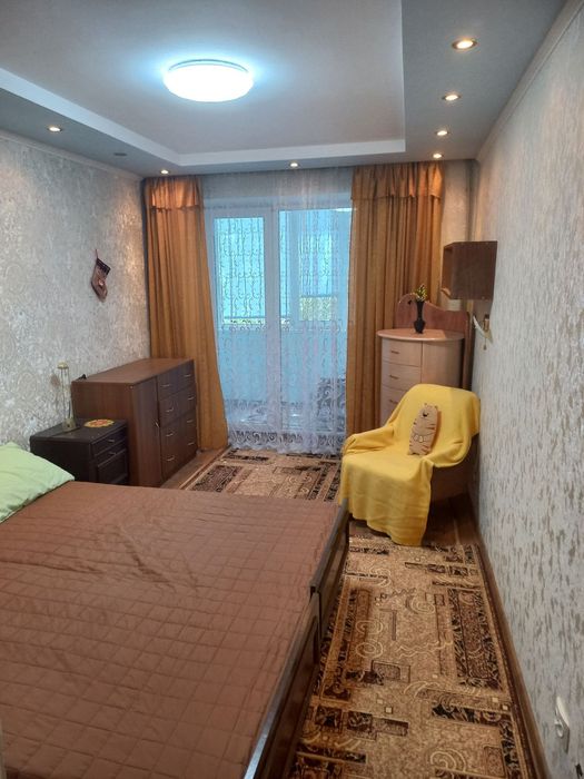 Здам гарну 3 кімнатну квартиру , р-н Інст.Зв'язку  8500+ комунальні  !