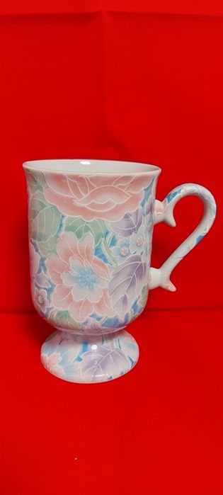 Kubek, filiżanka  z talerzykiem, wzór kwiatowy