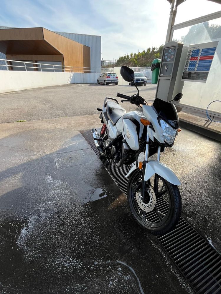 Moto CB125F semi-nova
