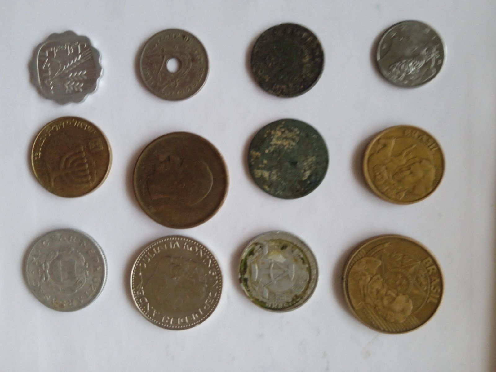 Монети з різних  країн світу