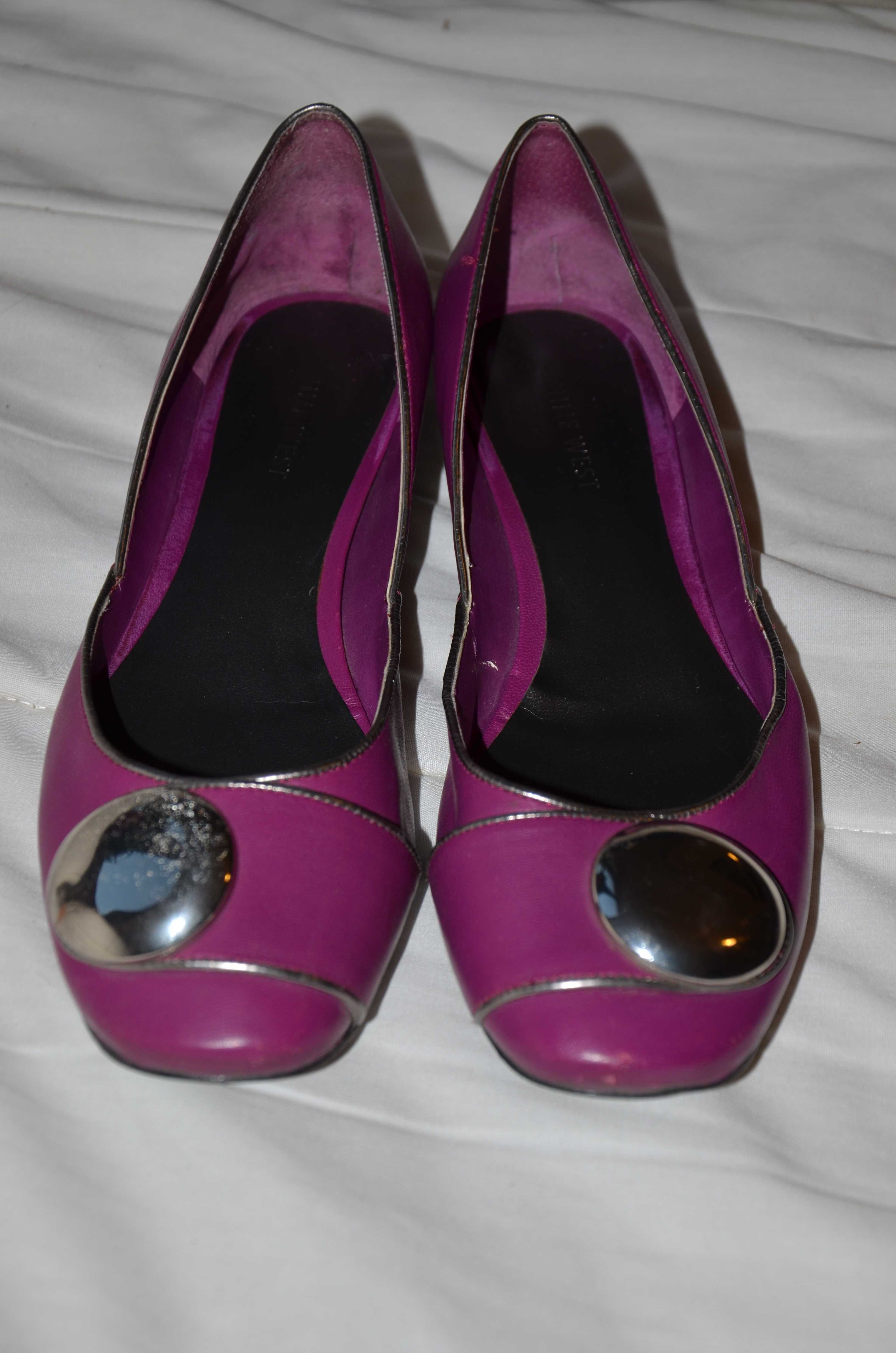 Fioletowe balerinki ze skóry ze srebrnym guzikiem Nine West r. 39