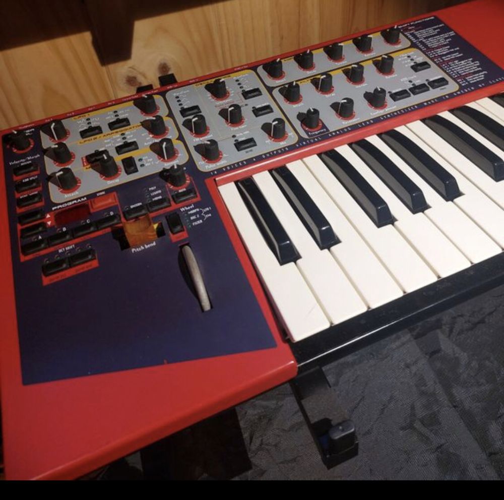 Clavia Nord Lead 2 como novo